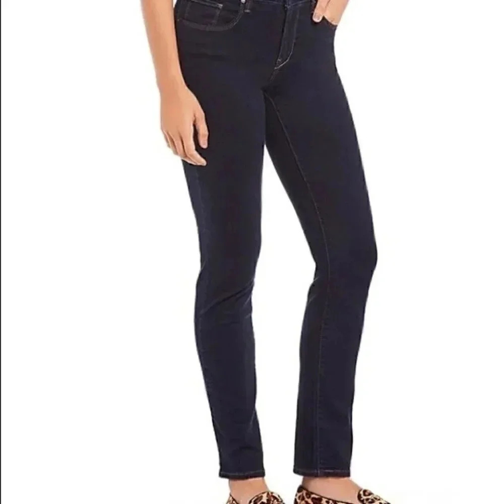Levi’s classic mid rise skinny dark wash Sz 12 or 31